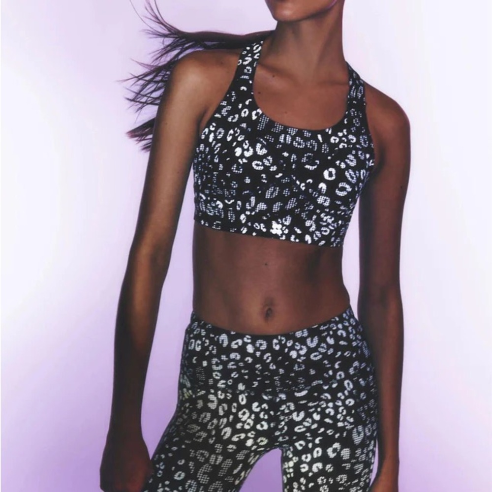 Under Armour Black and White High-Waisted Leggings